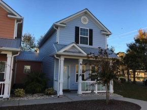 Spacious 3-BR Cottage, 2 Blocks To Beach